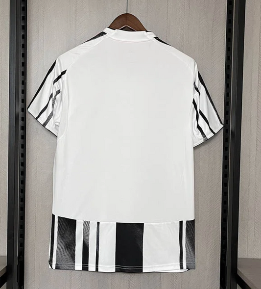 2025/2026 Juventus Home Soccer Jersey